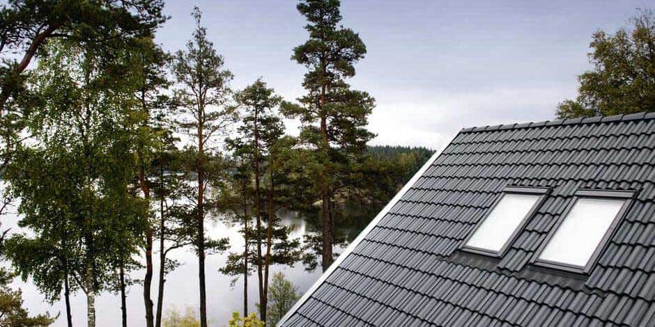 Satteldach mit Ausblick auf See | VELUX Magazin